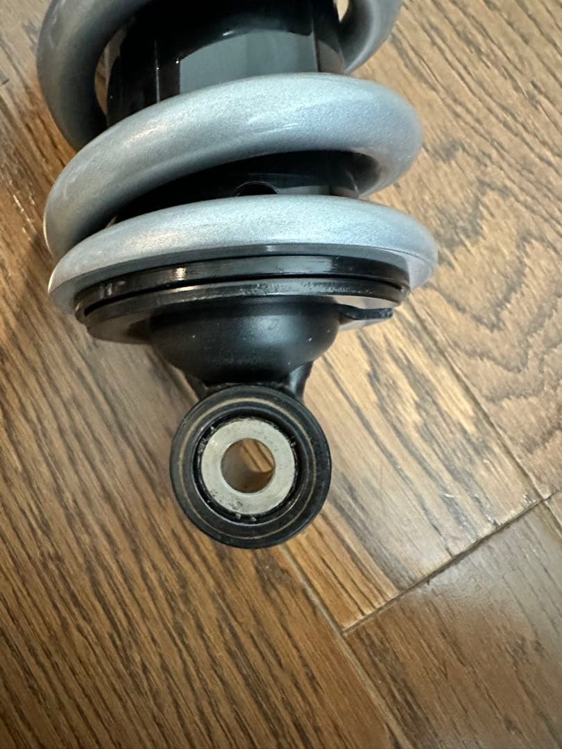 【カワサキ】z650rs リアショック リアサスペンション