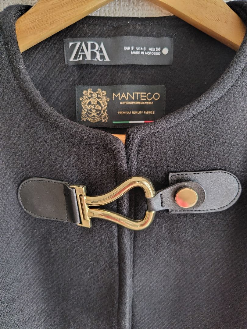 ZARA×MANTECO(マンテコ) ブラック ケープコート ポンチョ ゴールド