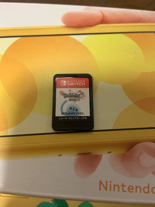 Switch light  スイッチライト　イエロー本体ソフト4本