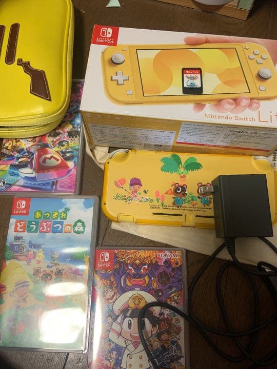 Switch light  スイッチライト　イエロー本体ソフト4本