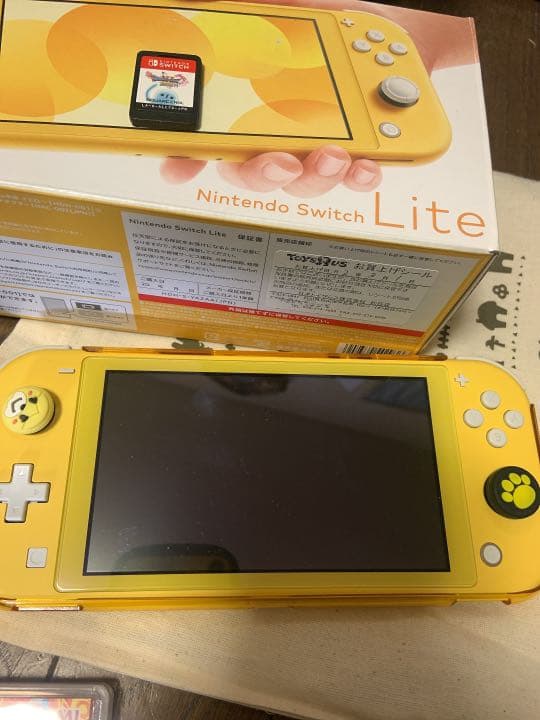 Switch light  スイッチライト　イエロー本体ソフト4本