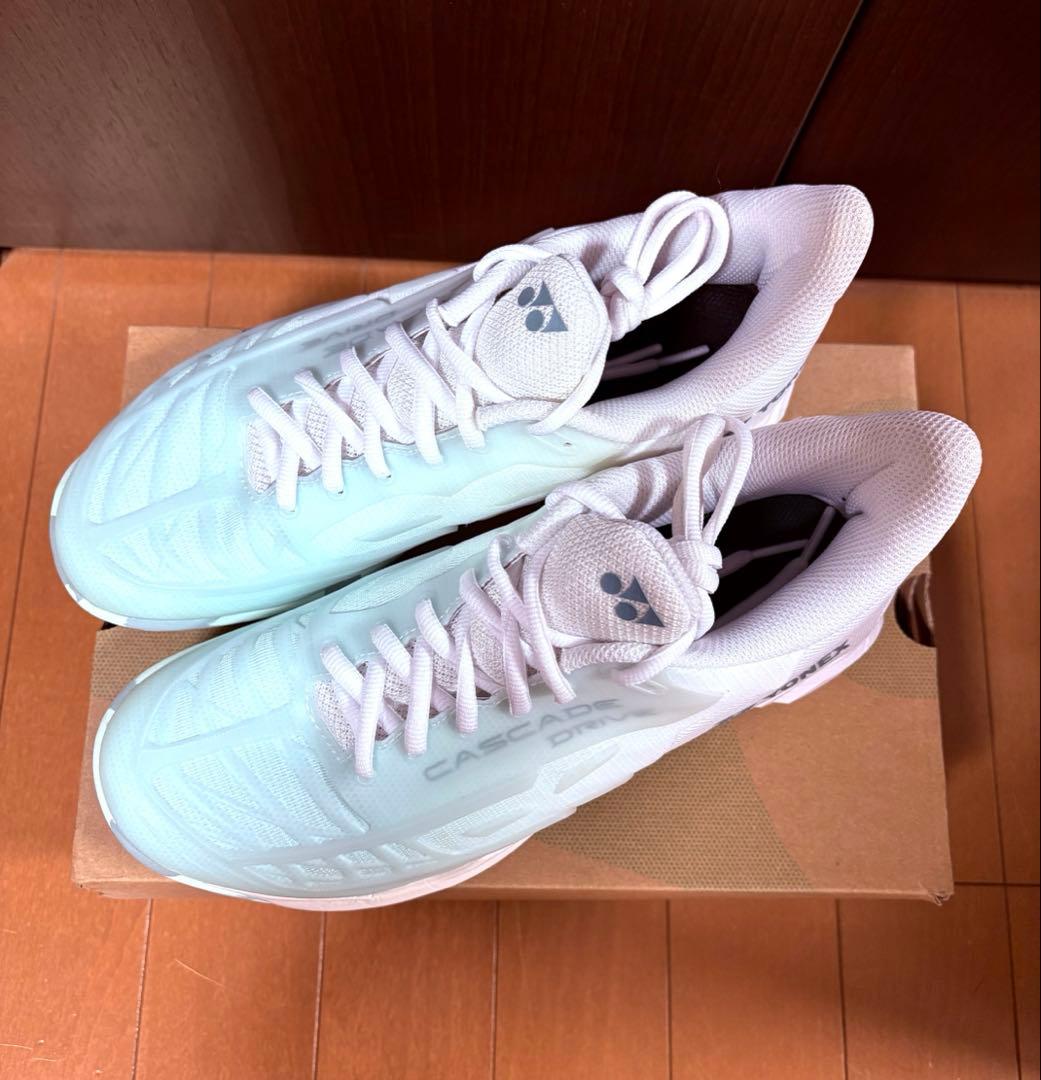 美品・送料無料YONEX バドミントンシューズ 25.0㎝ミント/ホワイト
