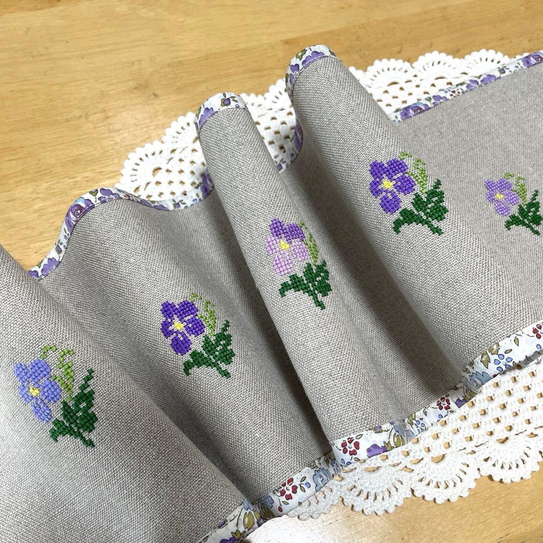 ◆専用ページ　すみれ刺繍タペストリーと がま口3点