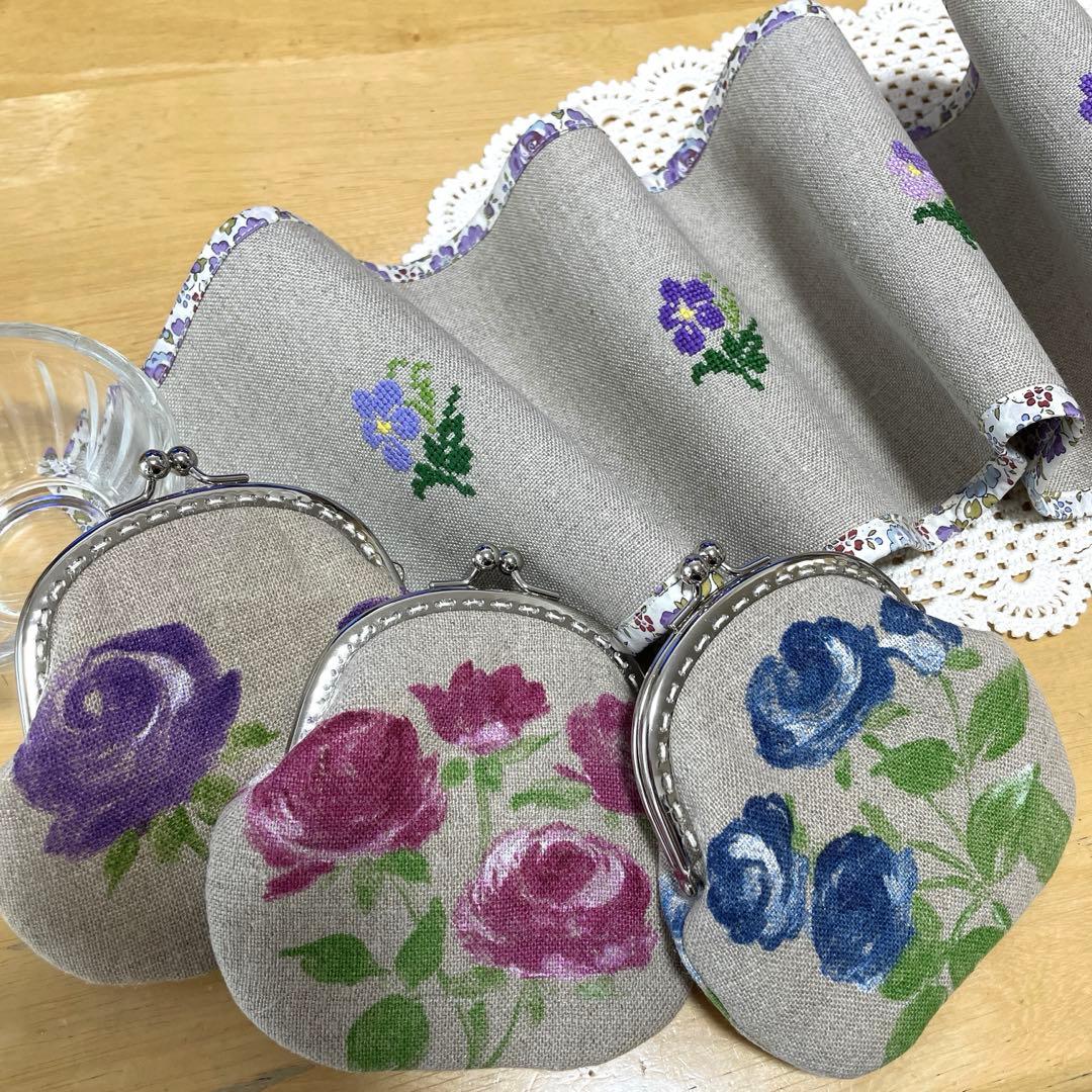 ◆専用ページ　すみれ刺繍タペストリーと がま口3点