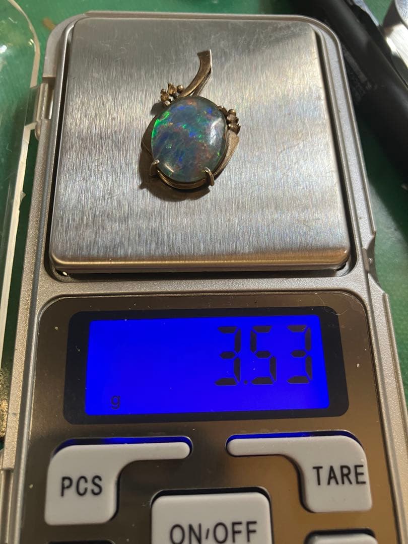 オパール ペンダントトップ(pt900刻印あり)