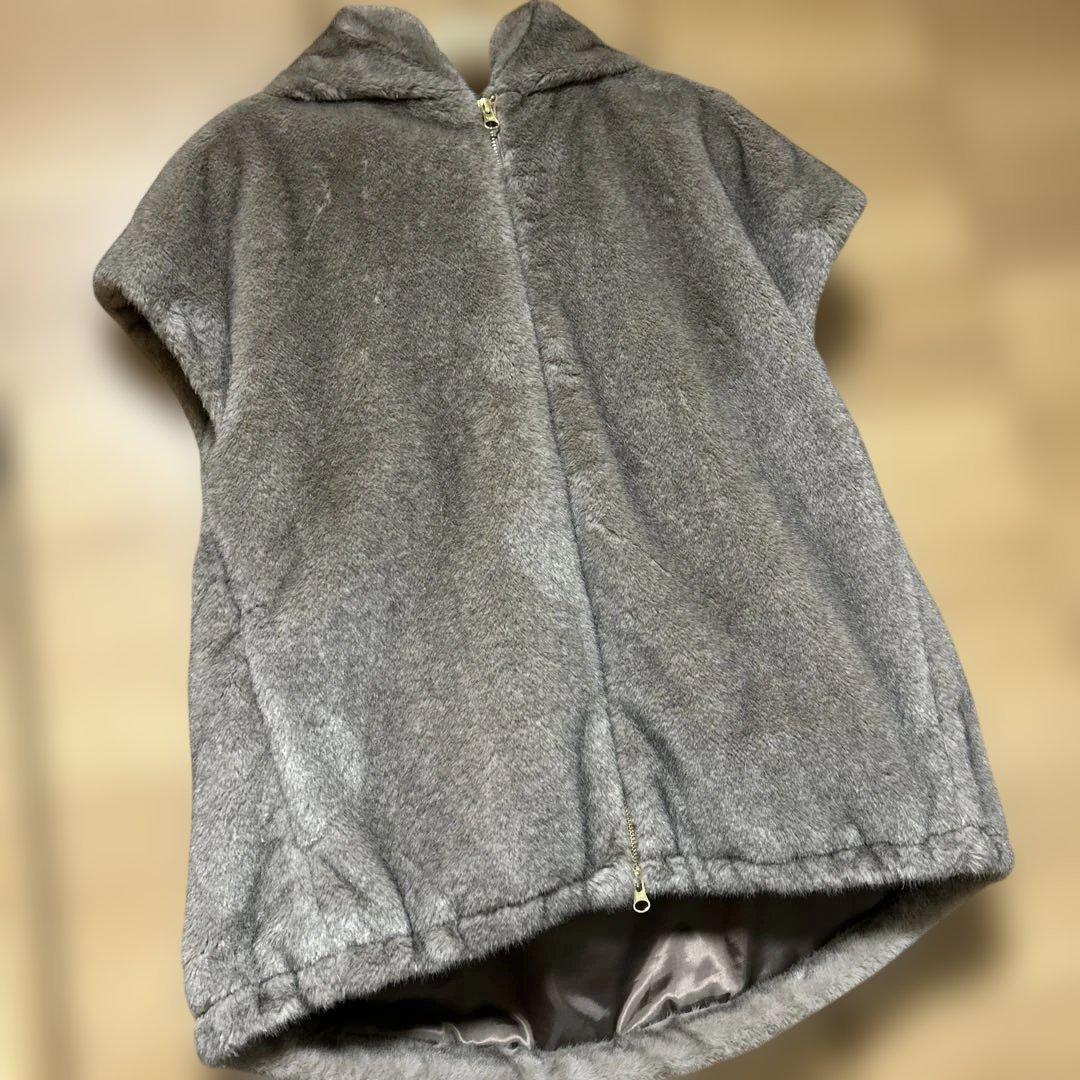 B.C STOCK フード付ミンク調ベスト