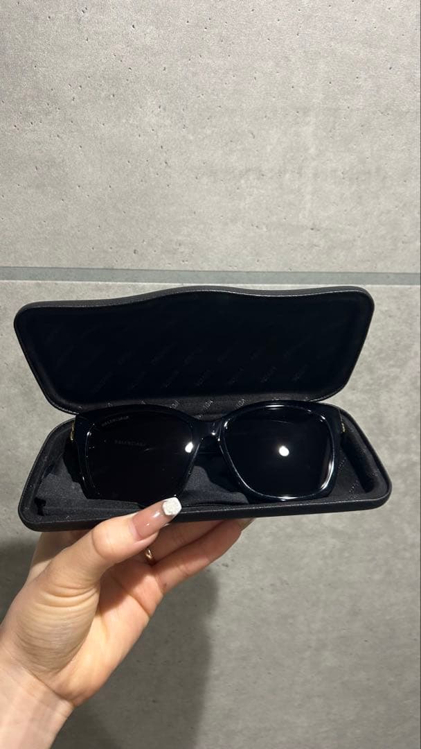 大丸札幌　BALENCIAGA 購入ブラック サングラス ケース付き