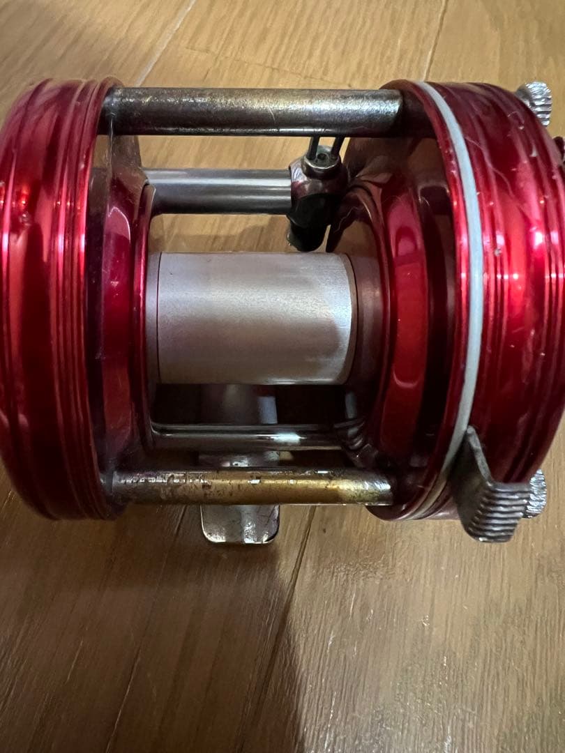 ABU Ambassadeur 5000レッドベイトリール