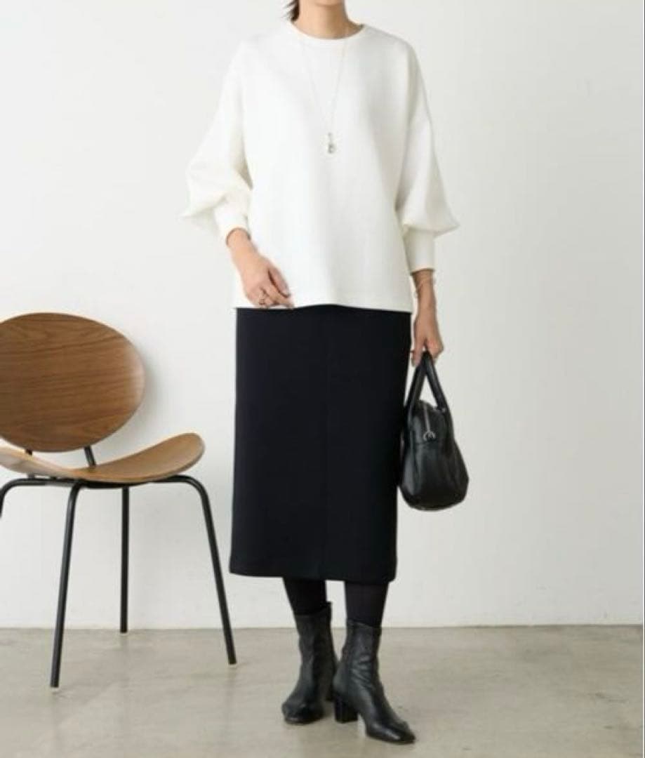 '25A/W 新品タグ付き　ビアズリー ダンボールパフトレーナー　ホワイト　1