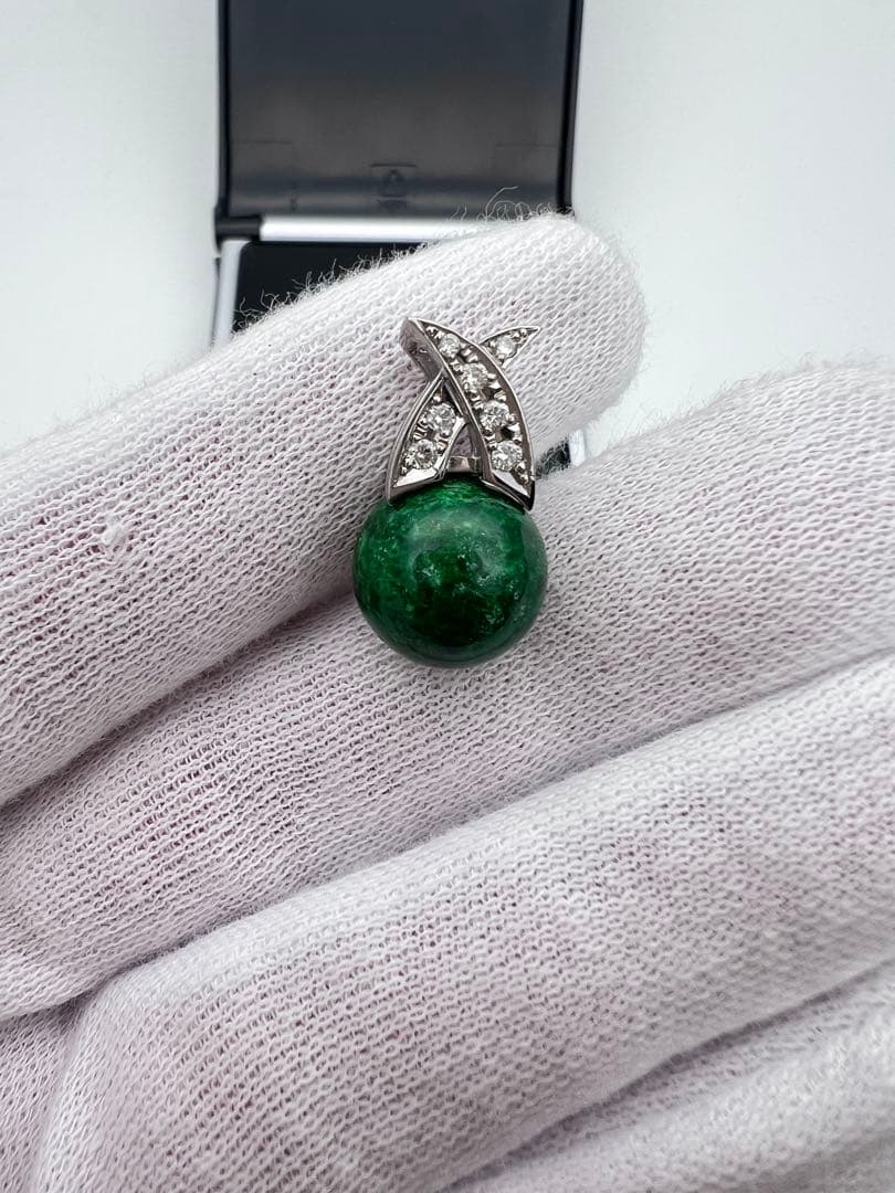 PT900プナチナ　天然翡翠 ペンダント　ダイヤモンド付き