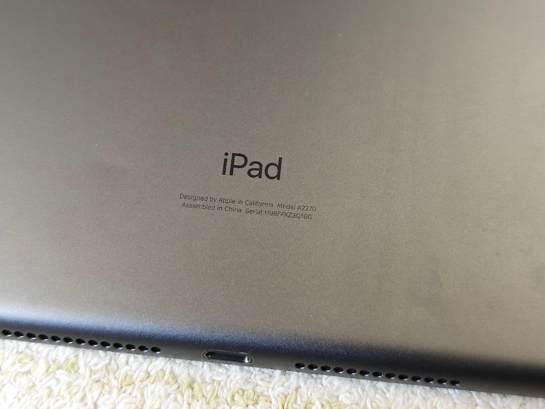 iPad 8世代 無印 128GB 箱付き 保護シート付き