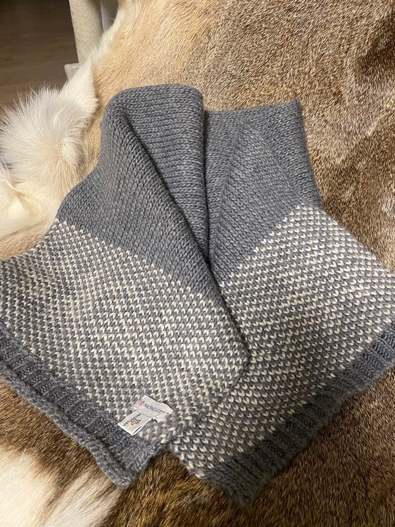 モンクレール　グレー 雪の結晶模様 マフラー　正規品