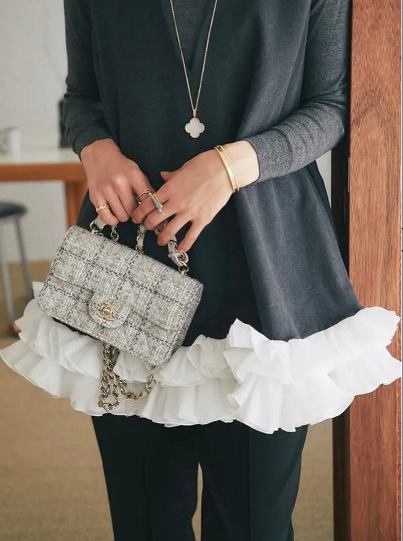 セブンテン seventen by mihokawahitoフリルトリムトップス