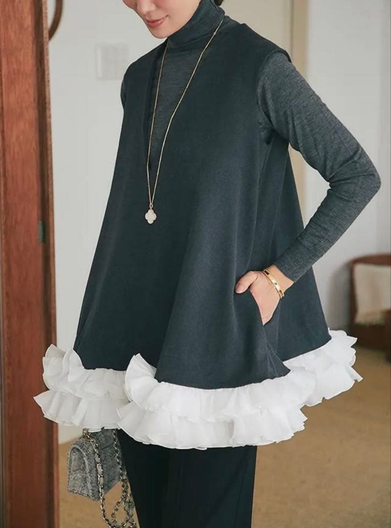 セブンテン seventen by mihokawahitoフリルトリムトップス