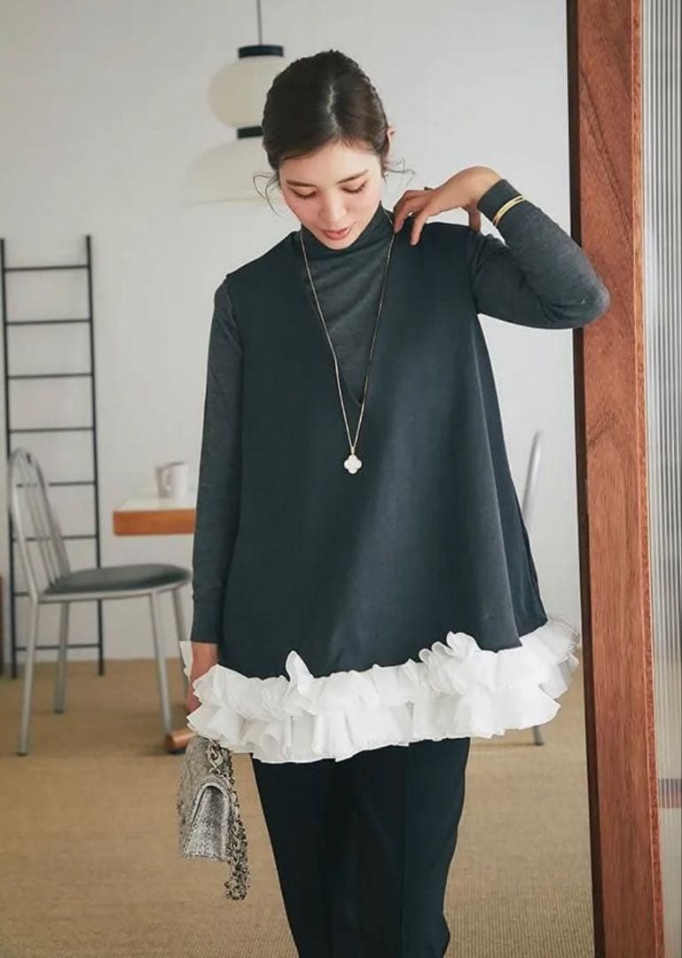 セブンテン seventen by mihokawahitoフリルトリムトップス