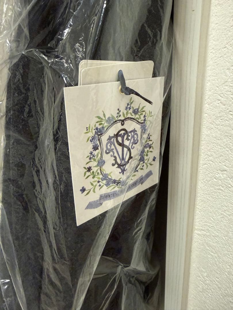 セブンテン seventen by mihokawahitoフリルトリムトップス