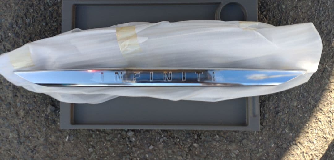 車種不明!! 謎のINFINITI バンパーガーニッシュ 純正 未使用