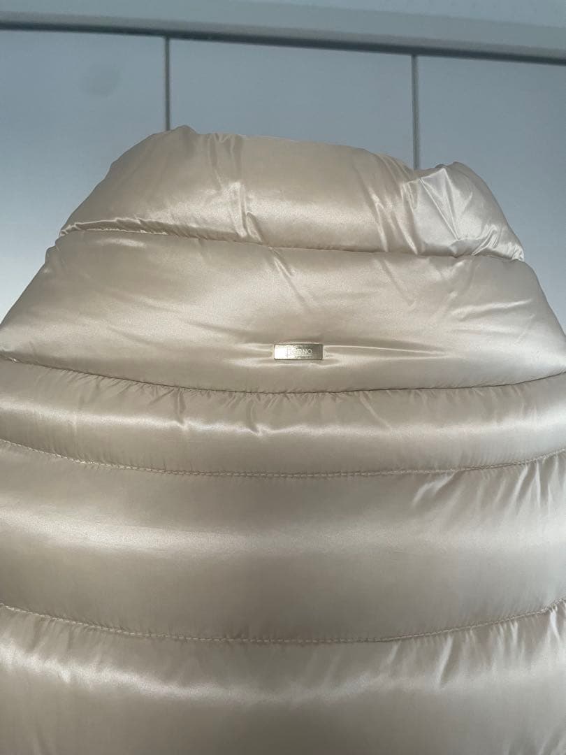 専用ヘルノ HERNO ダウン　ポンチョ　モンクレールタトラス デュベティカ