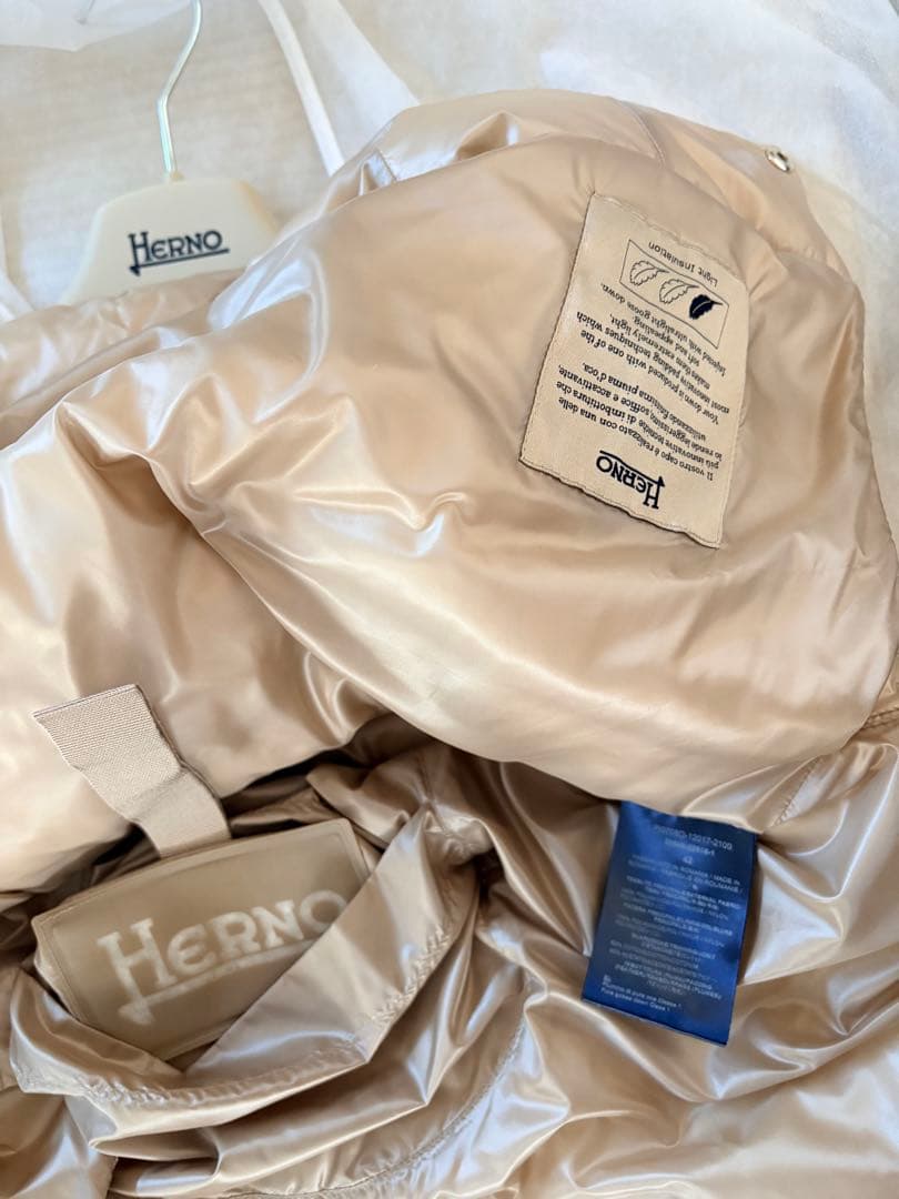 専用ヘルノ HERNO ダウン　ポンチョ　モンクレールタトラス デュベティカ