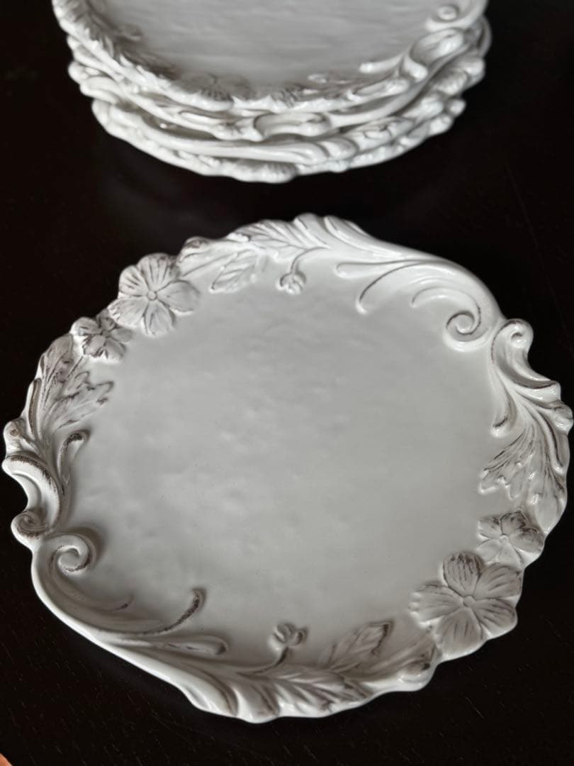 Elios 花模様の白い皿 5枚セット