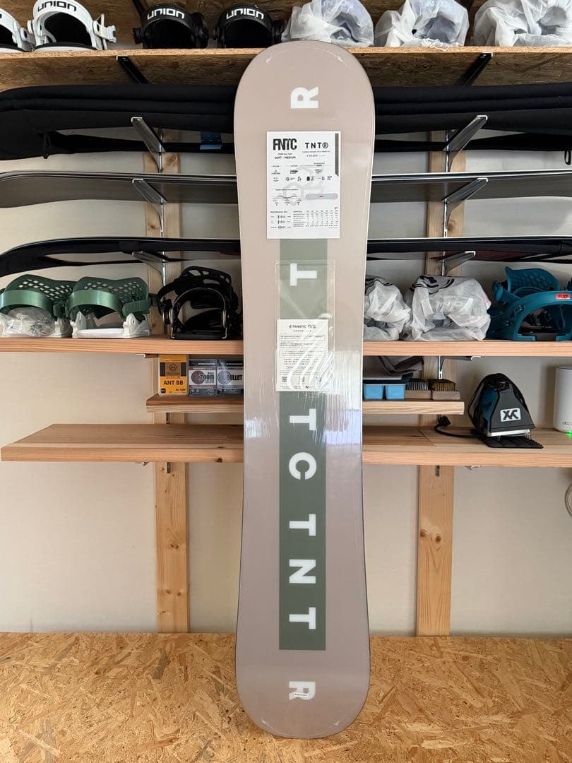 新品未使用　24-25 FNTC TNTR 150 ワームグレイ