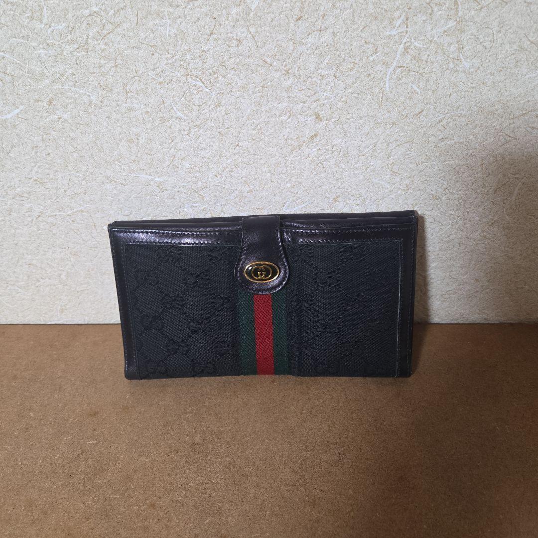 GUCCI ブラック GGパターン 二つ折り財布