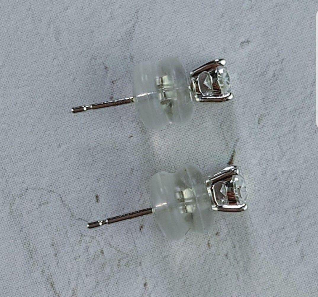 え*こ様 Dカラー 計0.6ct Ptダイヤモンドピアス☆鑑定書付き