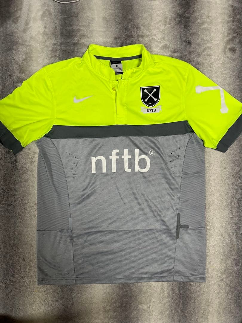 美品NFTB3点セットLサイズナイキフットボール