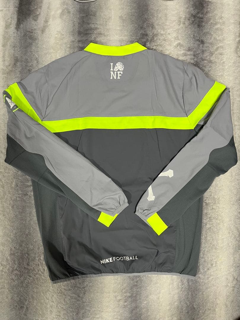 美品NFTB3点セットLサイズナイキフットボール