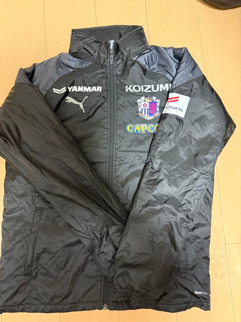 セレッソ大阪　ウォーマー黒