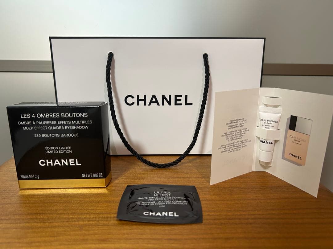 CHANEL レ キャトル オンブル ブトン　239