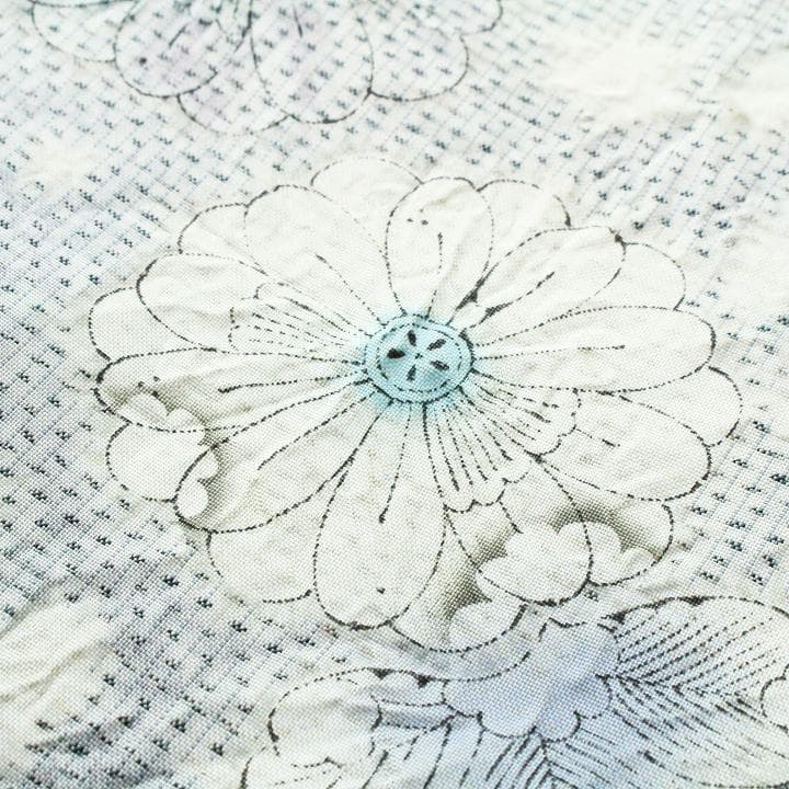 手絞り染の【辻が花】　入学園式・ご結婚式にも　【本場白大島紬】の訪問着です