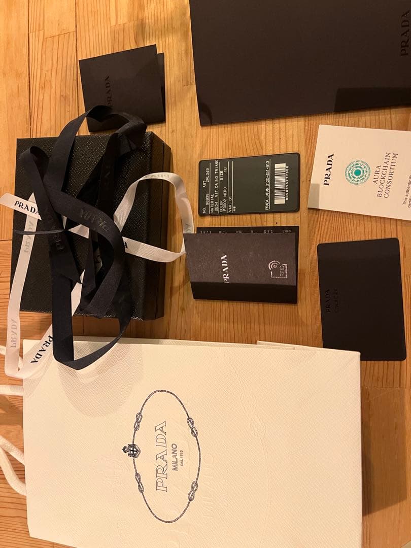 PRADA プラダ　ヴィッテロダイノレザー 財布