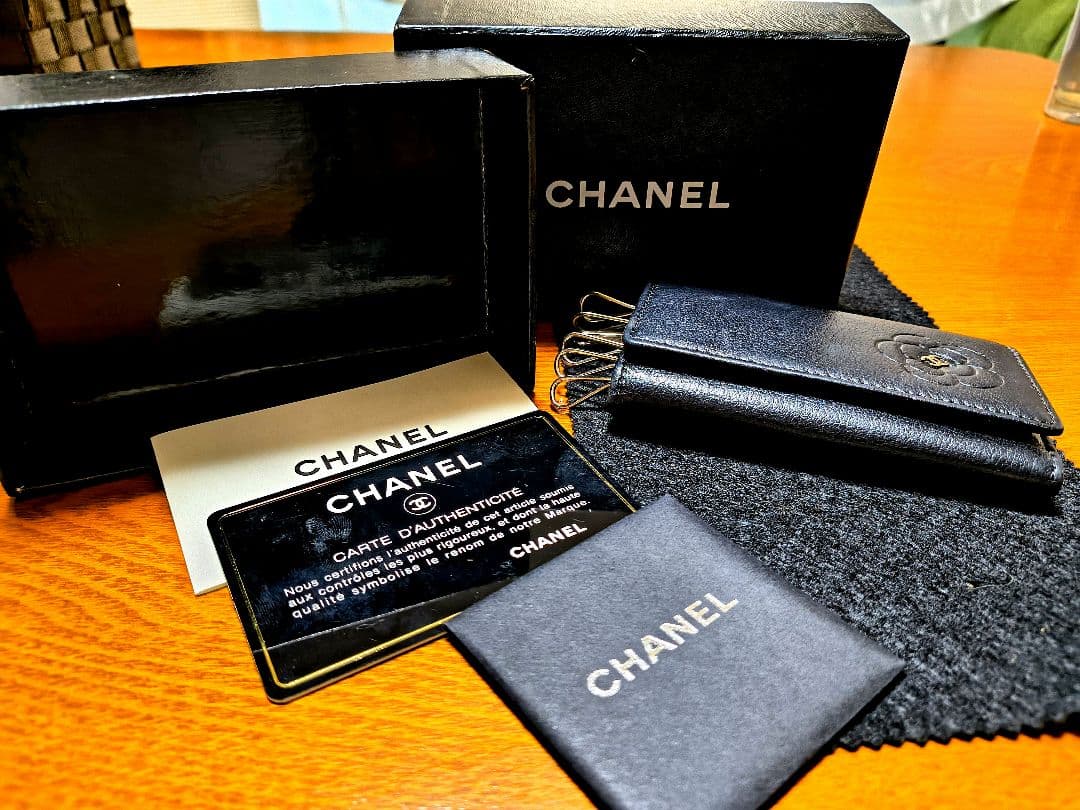 CHANEL ブラックレザー　キーケース　 カメリア　6連