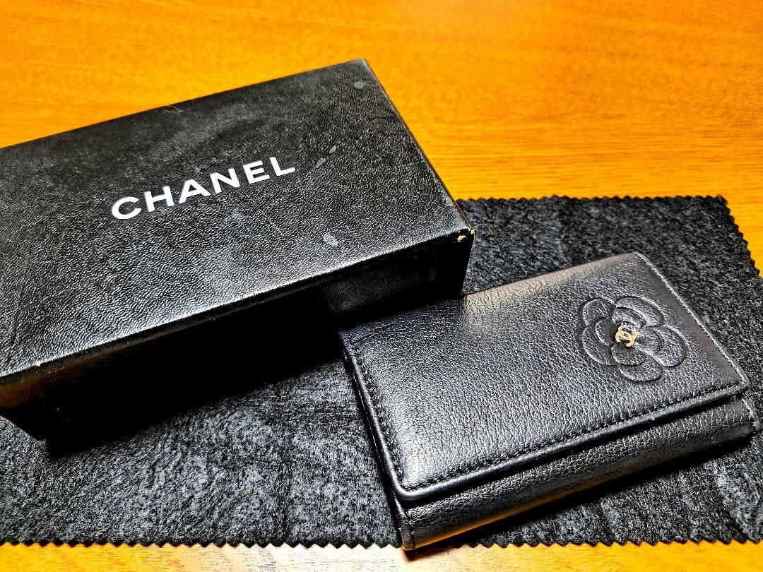 CHANEL ブラックレザー　キーケース　 カメリア　6連