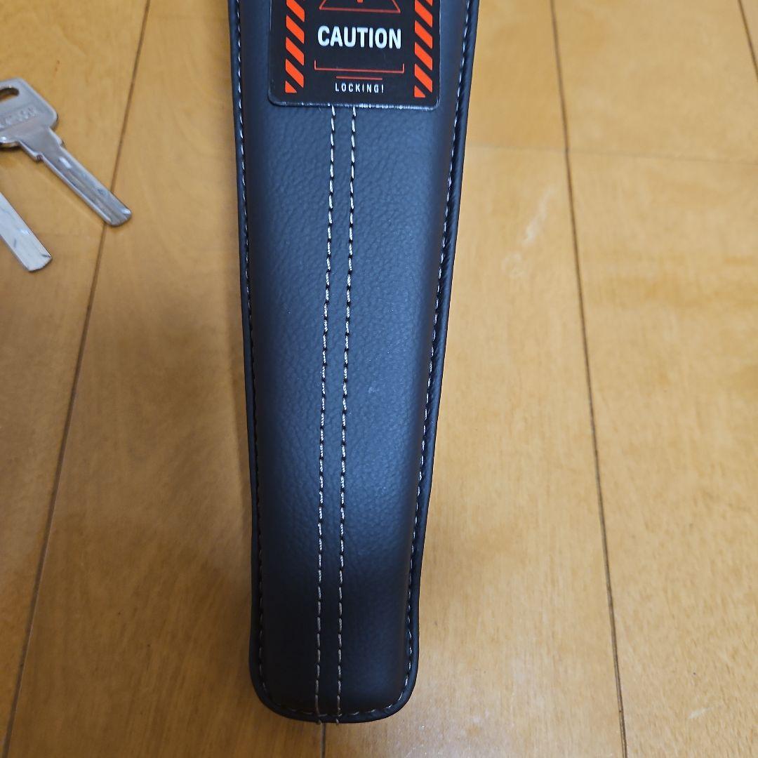 TOM'S　ステアリングロック