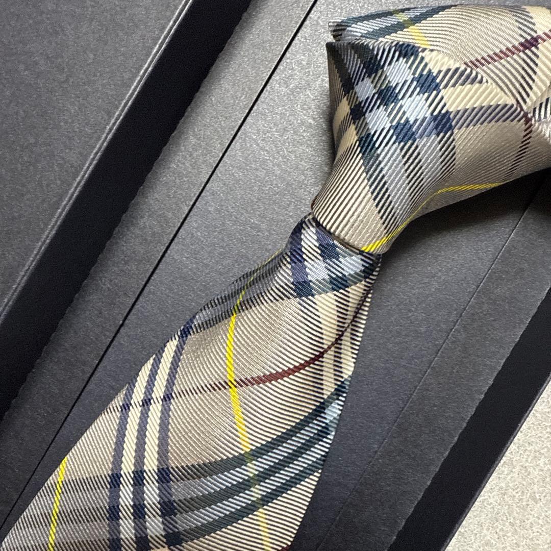 未使用保管品　バーバリーロンドン　ネクタイ　シルバー・青紺　ノバチェック柄