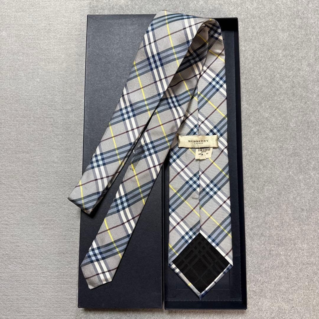 未使用保管品　バーバリーロンドン　ネクタイ　シルバー・青紺　ノバチェック柄