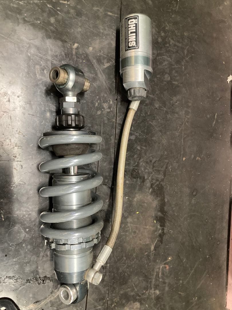 YZF-R25 オーリンズ　リアサスペンション