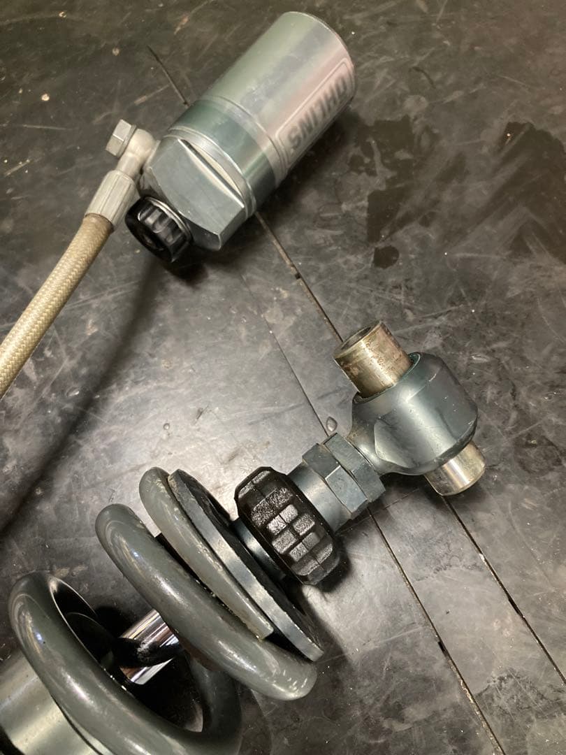 YZF-R25 オーリンズ　リアサスペンション