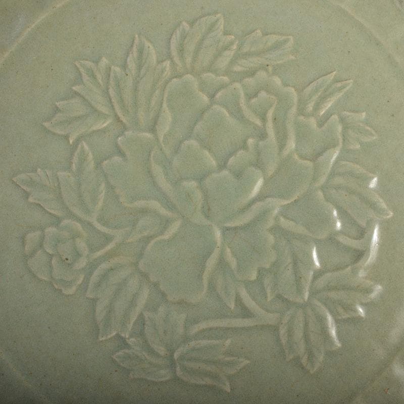 中国　龍泉窯　青磁　陽刻　花文　輪花皿　大皿　直径約38cm　V　R7105B