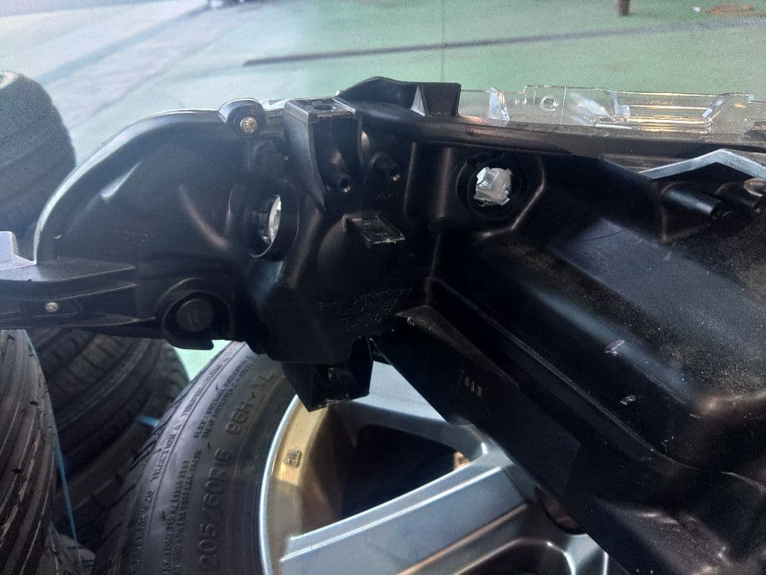 アクシオ　右ヘッドライト