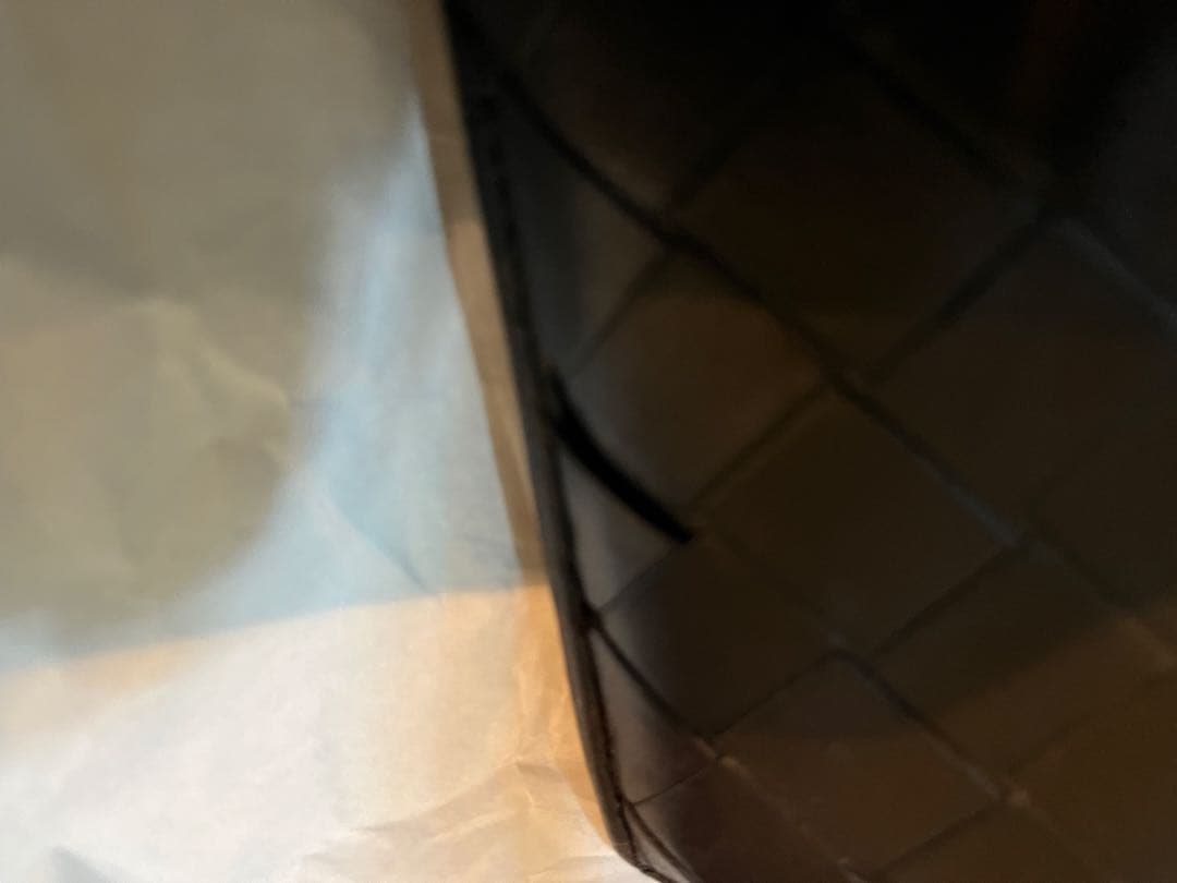 黒 レザー 二つ折り財布 編み込みデザイン ボッテガ的にはレディースたです。