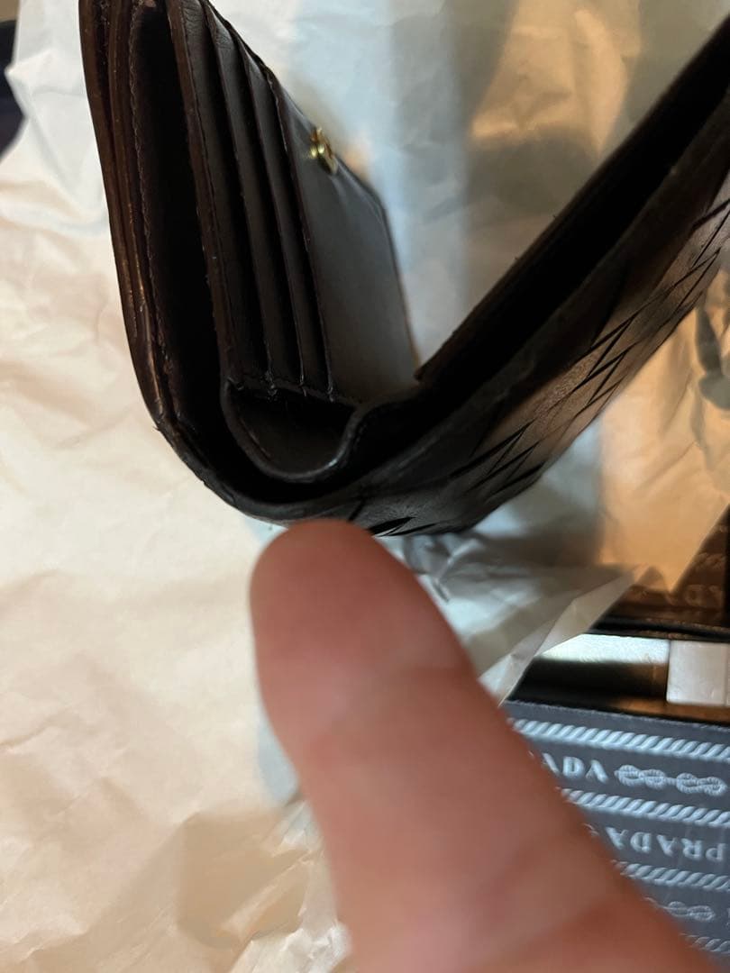 黒 レザー 二つ折り財布 編み込みデザイン ボッテガ的にはレディースたです。