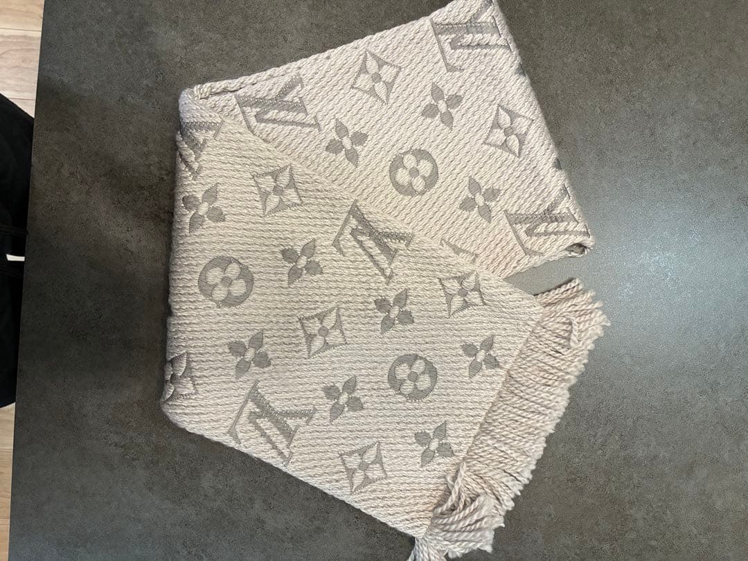 マリトォっツォ！！　LOUIS VUITTON グレー系 マフラー