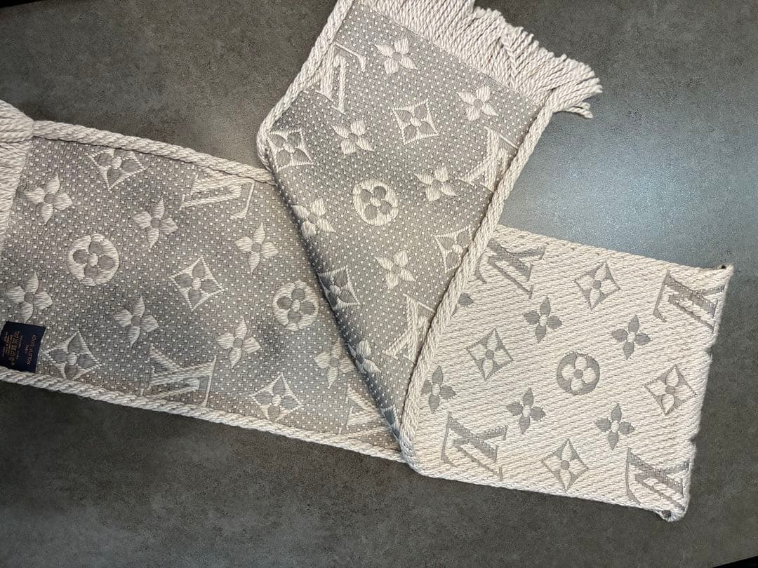 マリトォっツォ！！　LOUIS VUITTON グレー系 マフラー