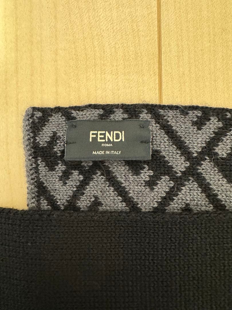 FENDIマフラー