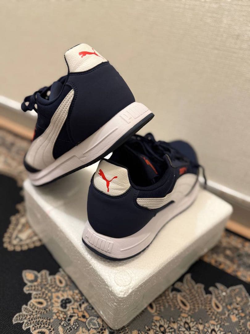 Puma ネイビー スニーカー