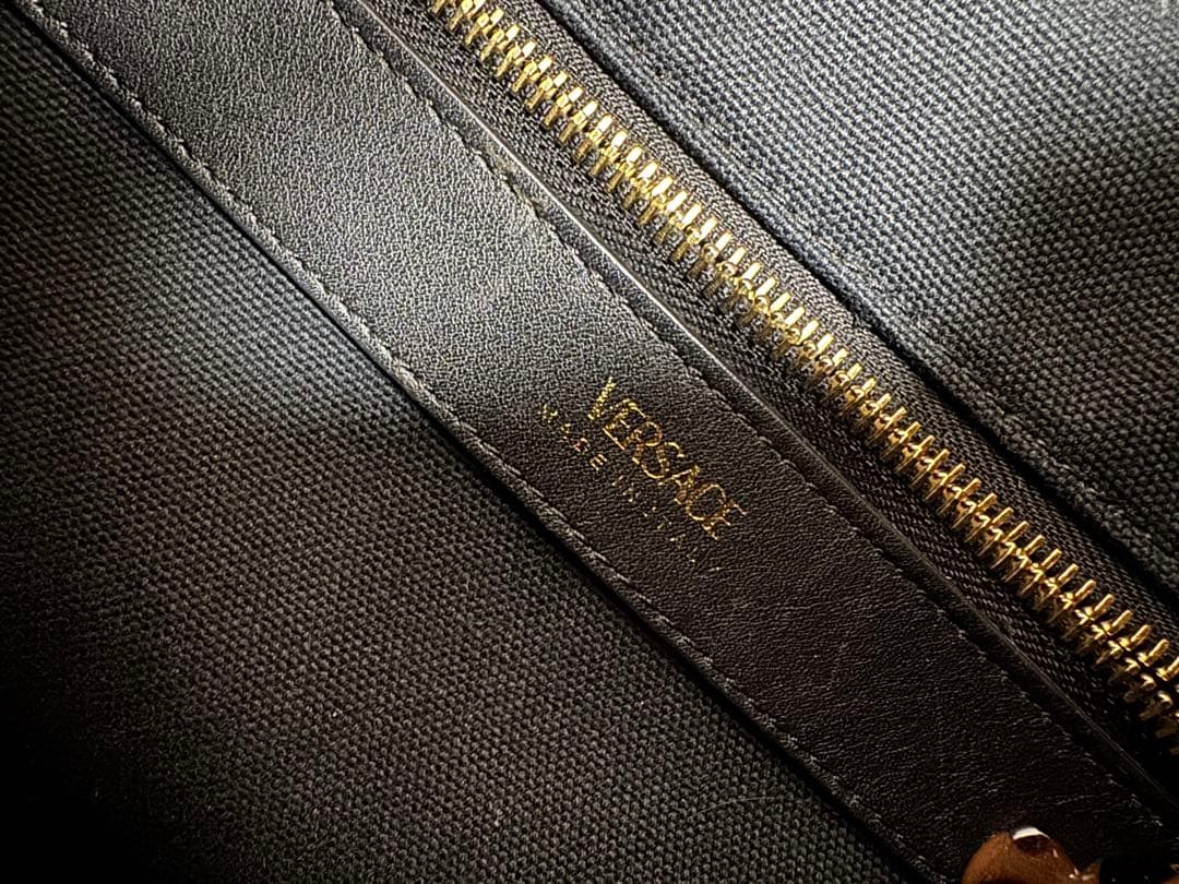 VERSACE スタッズ付き黒トートバッグ