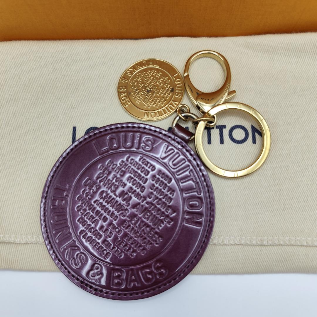 鑑定済・極美品ルイヴィトン ヴェルニ ポルトクレロン キーホルダーバックチャーム